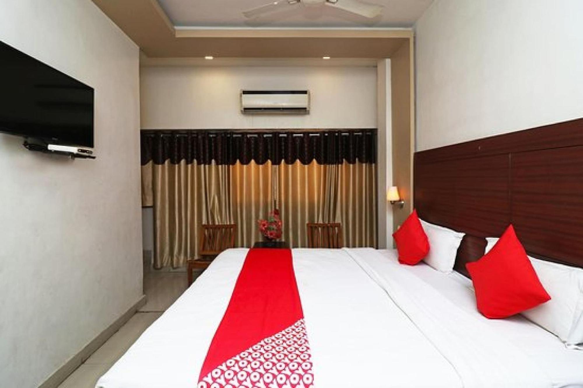 Capital O Hotel Surya Continental Lucknow Buitenkant foto