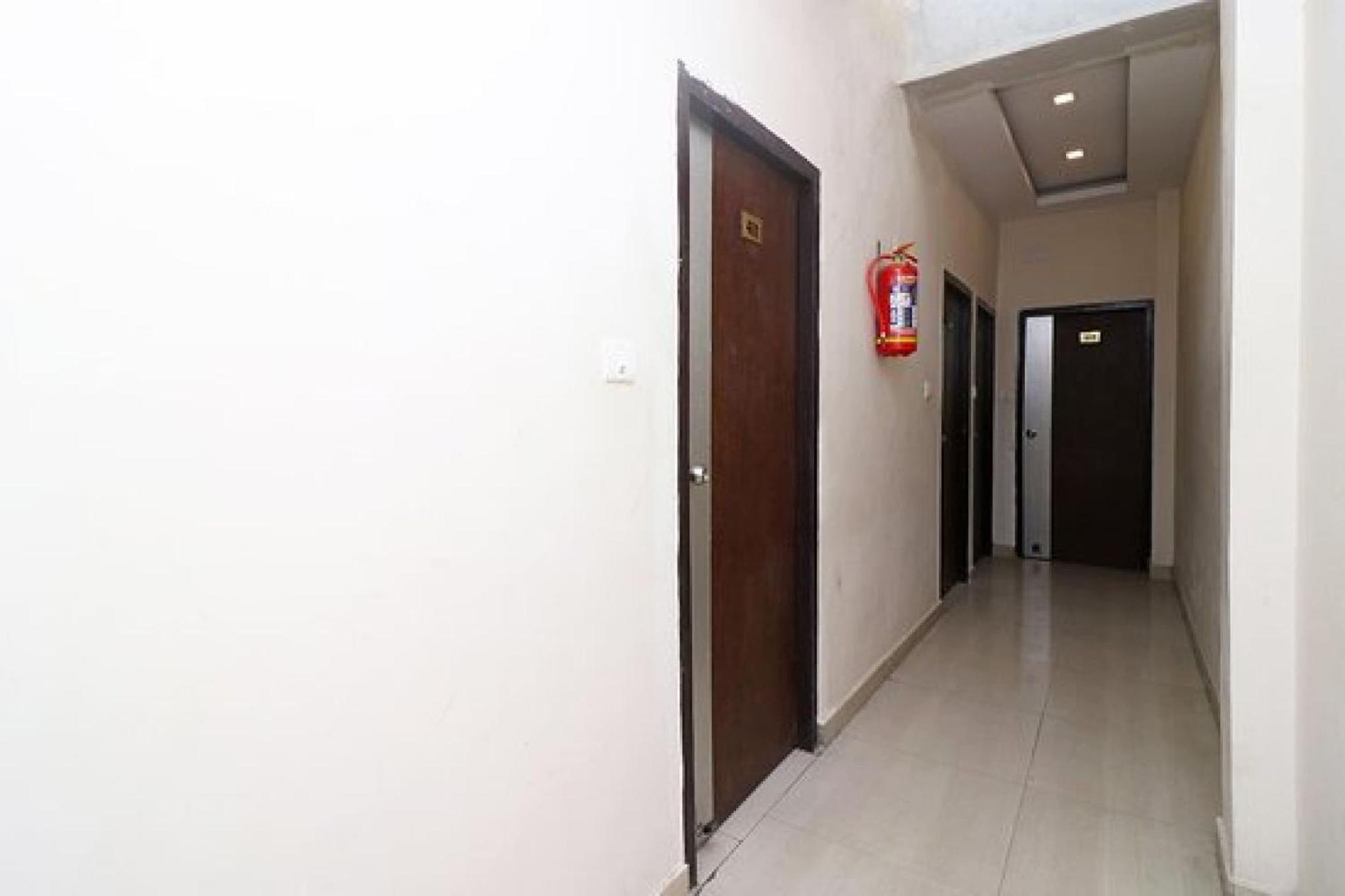 Capital O Hotel Surya Continental Lucknow Buitenkant foto