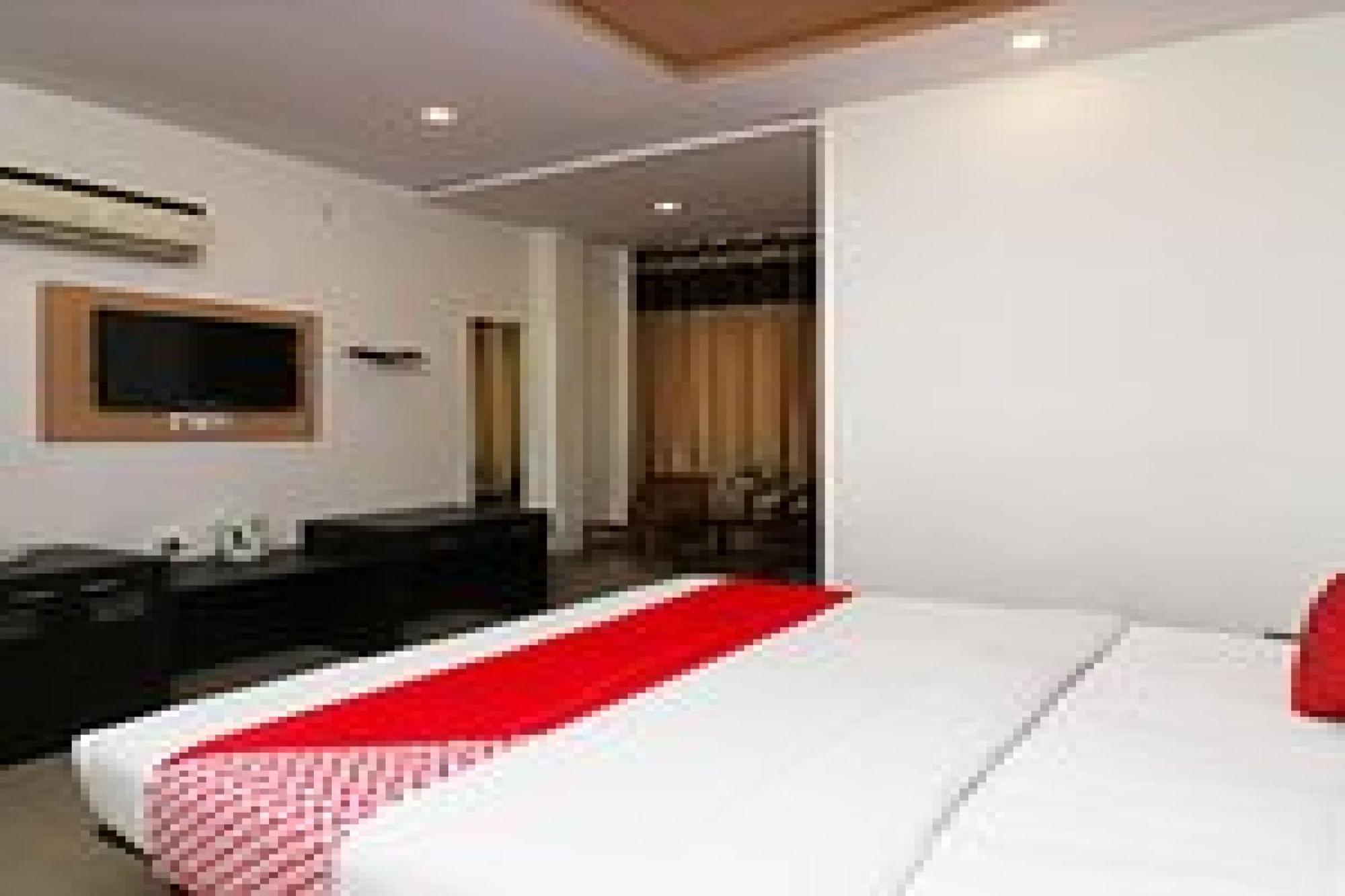 Capital O Hotel Surya Continental Lucknow Buitenkant foto