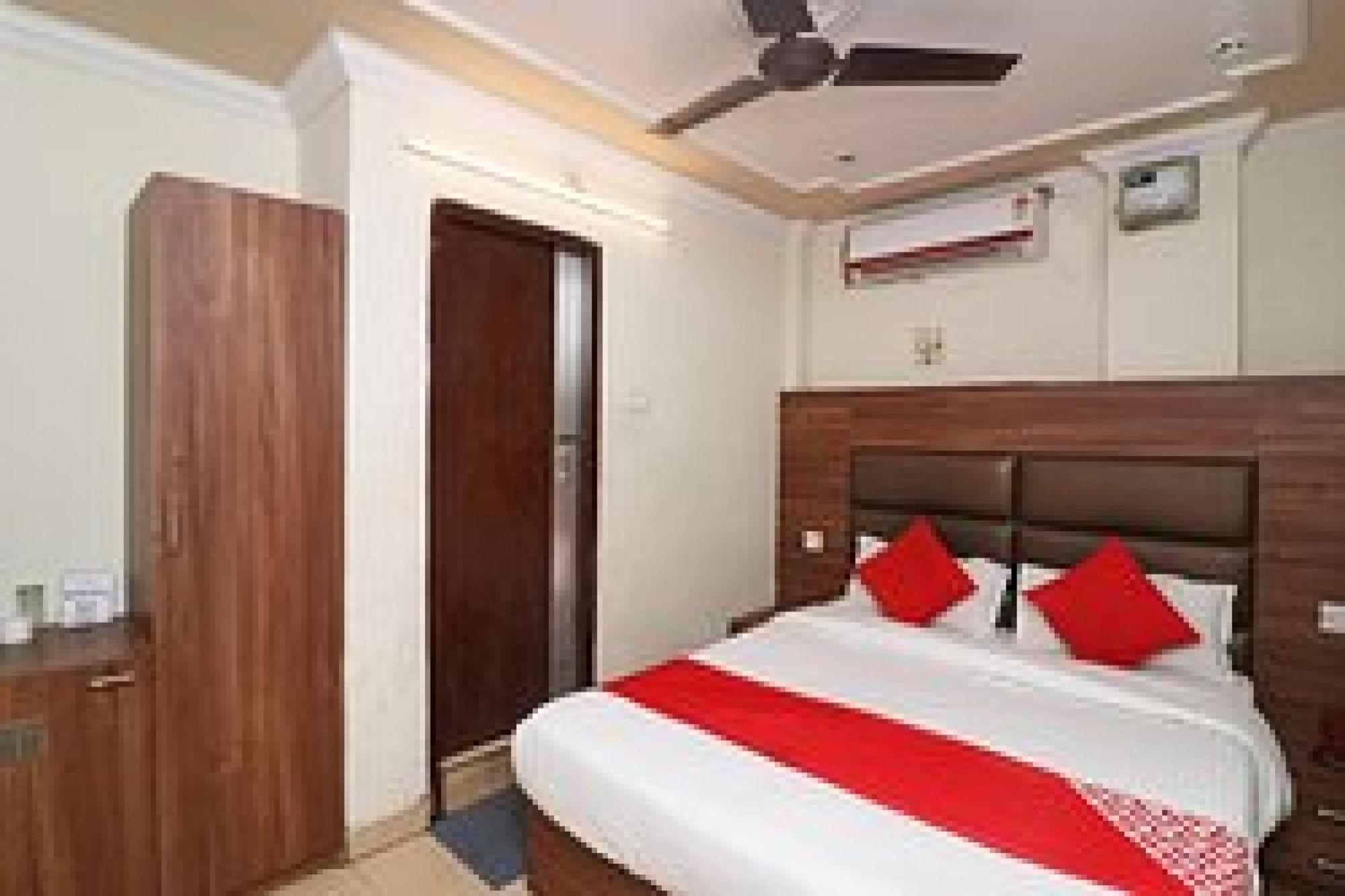 Capital O Hotel Surya Continental Lucknow Buitenkant foto