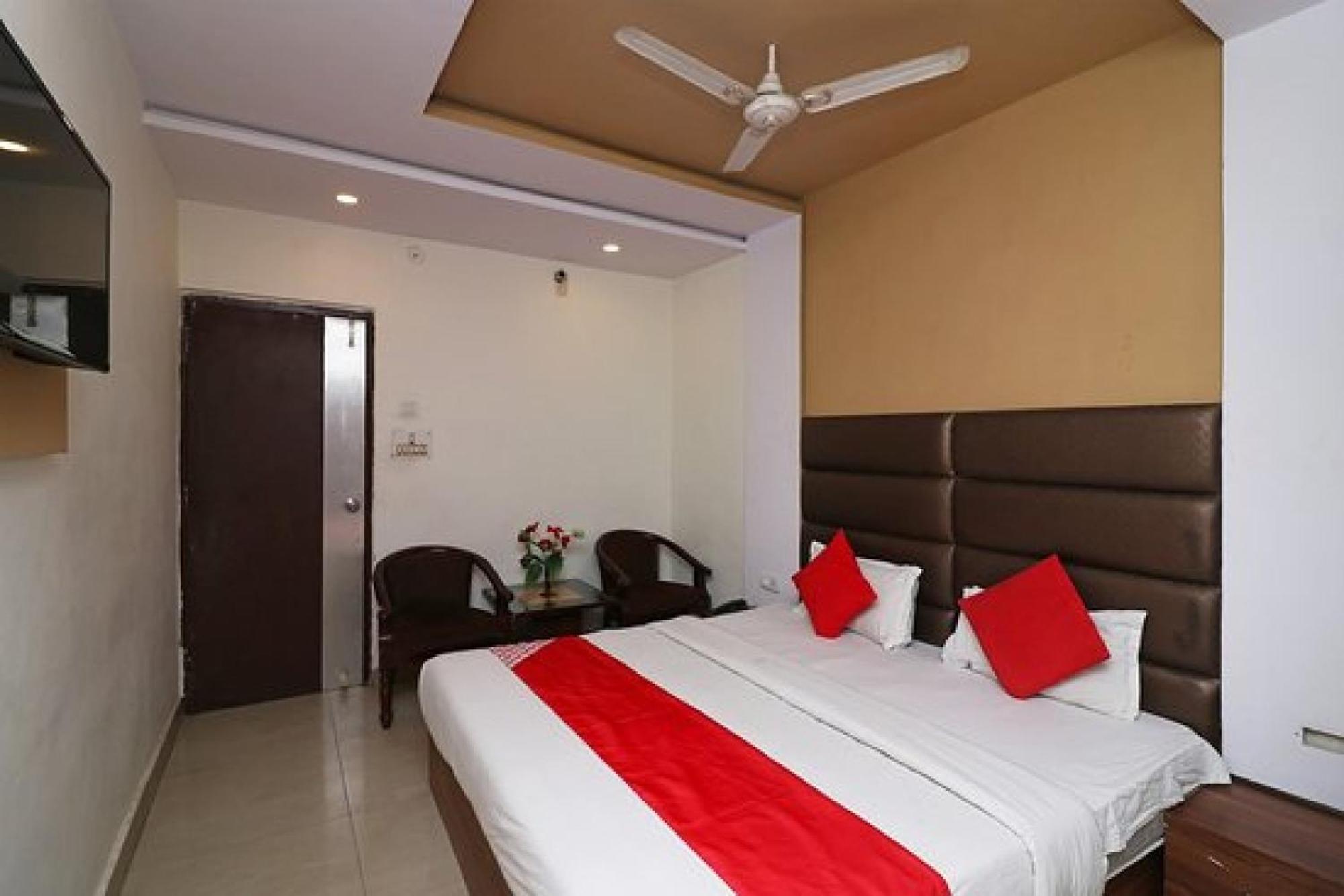 Capital O Hotel Surya Continental Lucknow Buitenkant foto