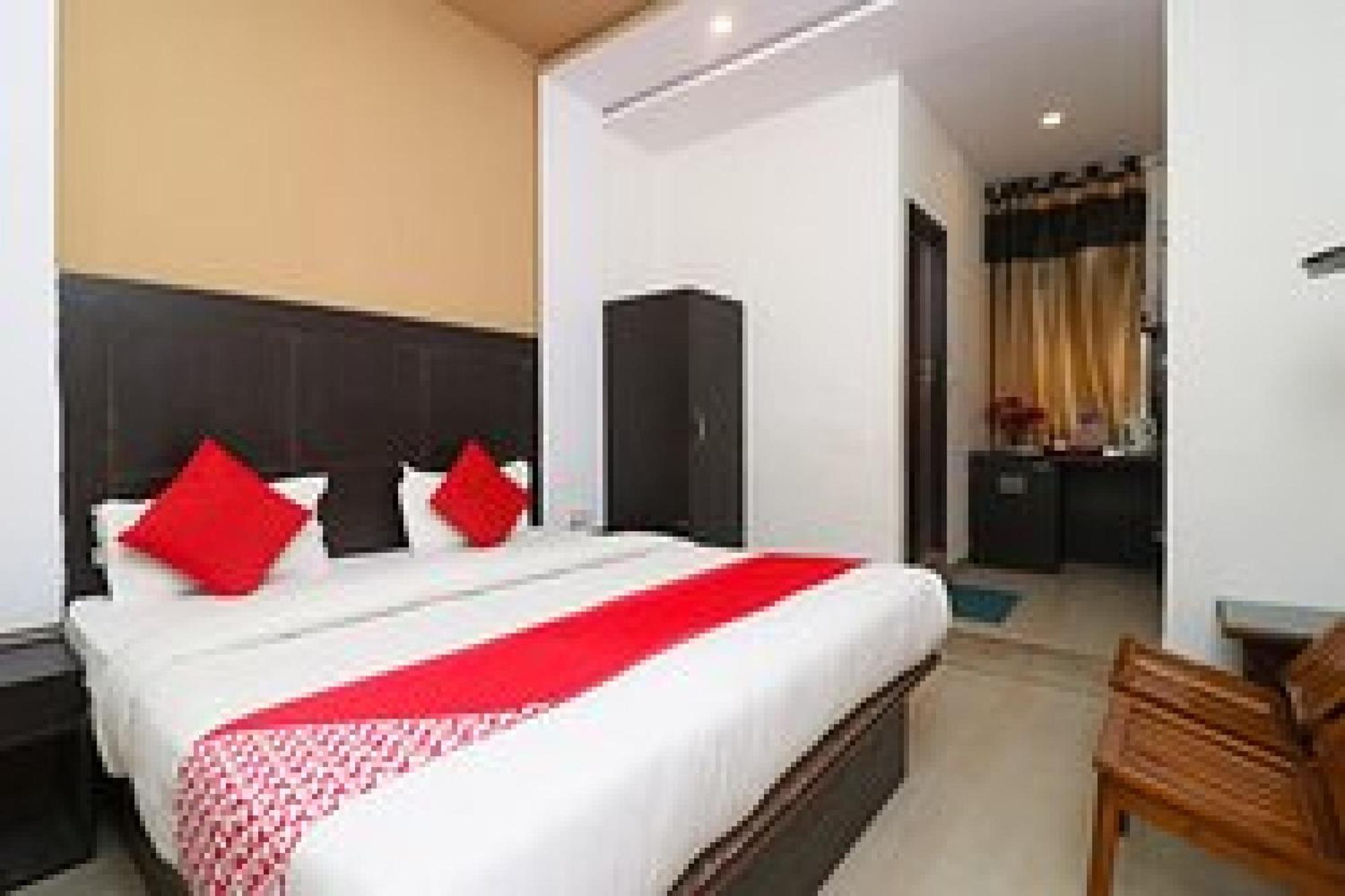 Capital O Hotel Surya Continental Lucknow Buitenkant foto