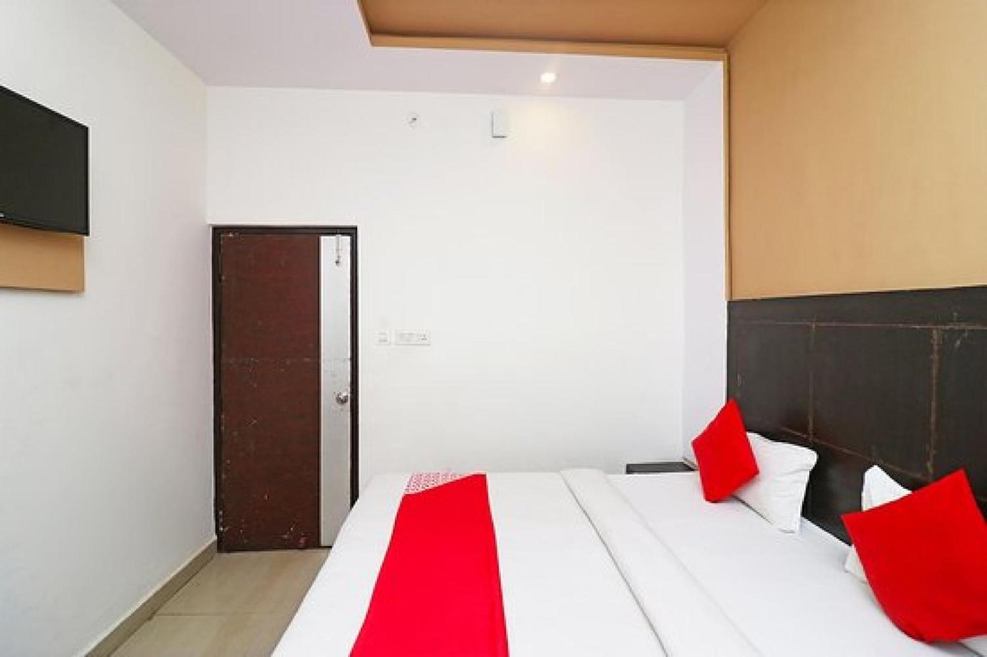 Capital O Hotel Surya Continental Lucknow Buitenkant foto