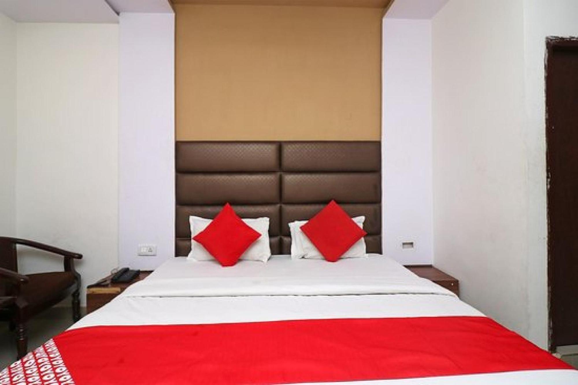 Capital O Hotel Surya Continental Lucknow Buitenkant foto